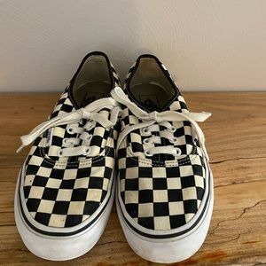 VANS CHECKERED LACE UP. WOMEN’S SIZE 7